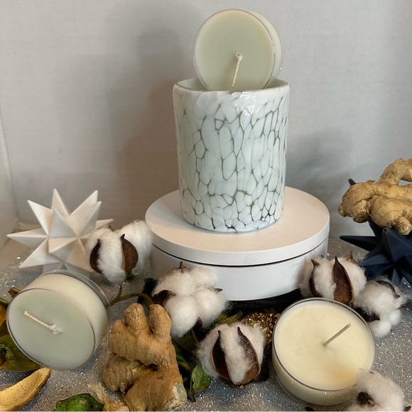 COTTON IRIS & GINGER, @SCENT_UNLEASHED LUXURY HAND POURED SCENTED CANDLES - Picture 1 of 6